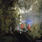 西表島ケイビングツアー洞窟探検風景