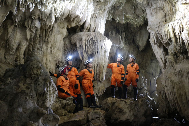 西表島ケイビング洞窟探検ツアー