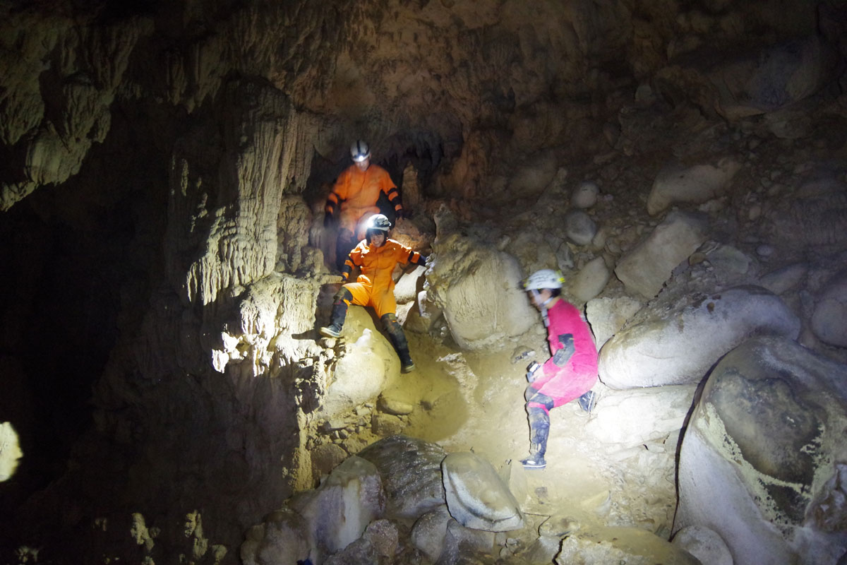 西表島洞窟探検ケイビングツアー