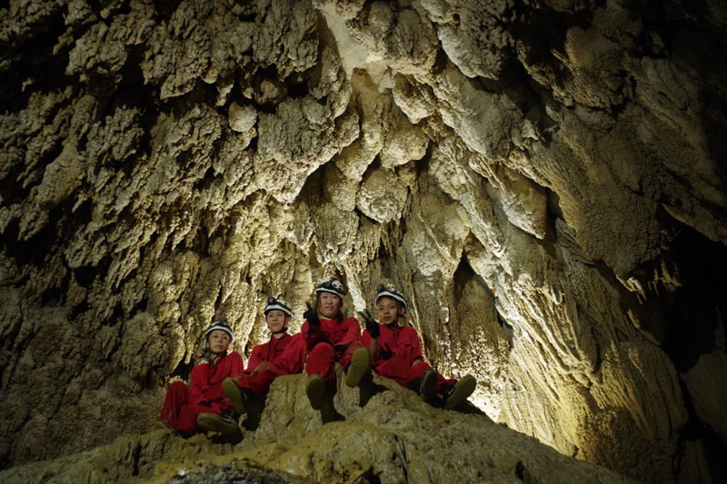 トレッキングとキャニオニングと洞窟探検を楽しむ西表島