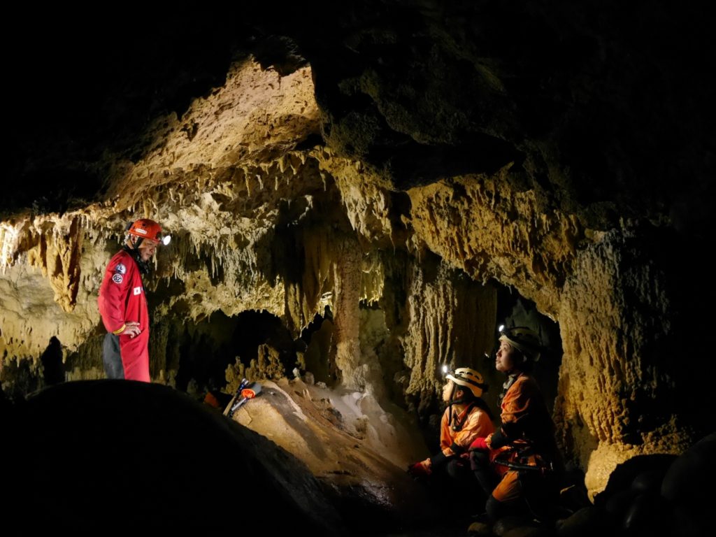 石垣島洞窟探検ケイビングツアー