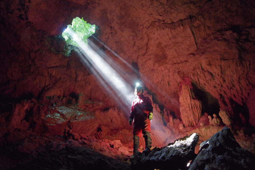 本格的西表島ケイビングツアー洞窟探検