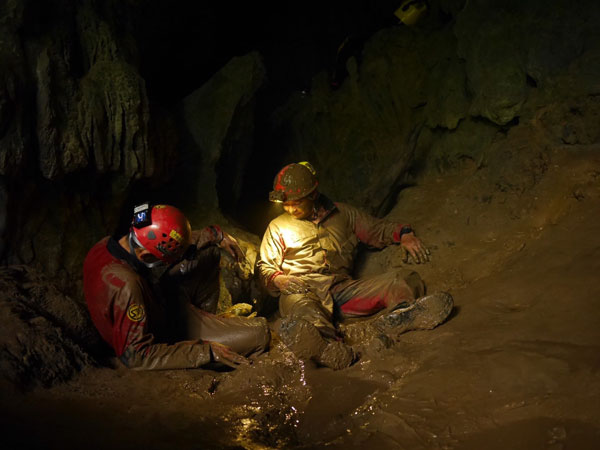 男旅でも満足しすぎる西表島の洞窟探検が本気すぎる理由⑤：ガイドさんの本物レベルがヤバイ件