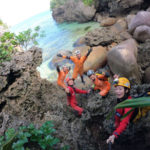 石垣島の冬にやるべきアクティビティーツアーは洞窟探検ケイビング